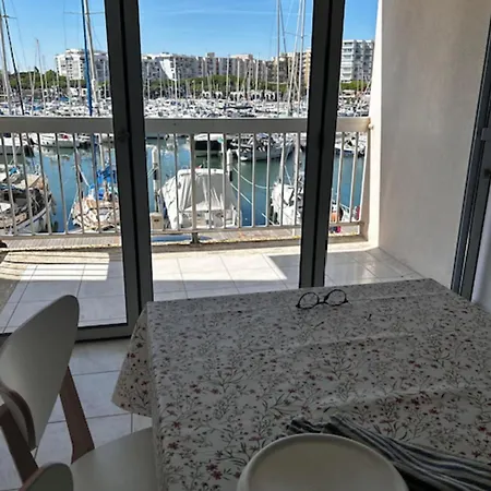 For 5 Near Apartment