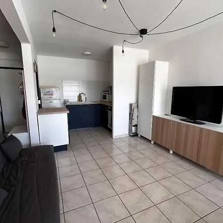 For 5 Near Apartment *